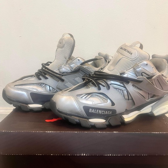 Size 10 Gray & black balenciaga tracks only 400 and also do trade only designer - Picture 5 of 5
